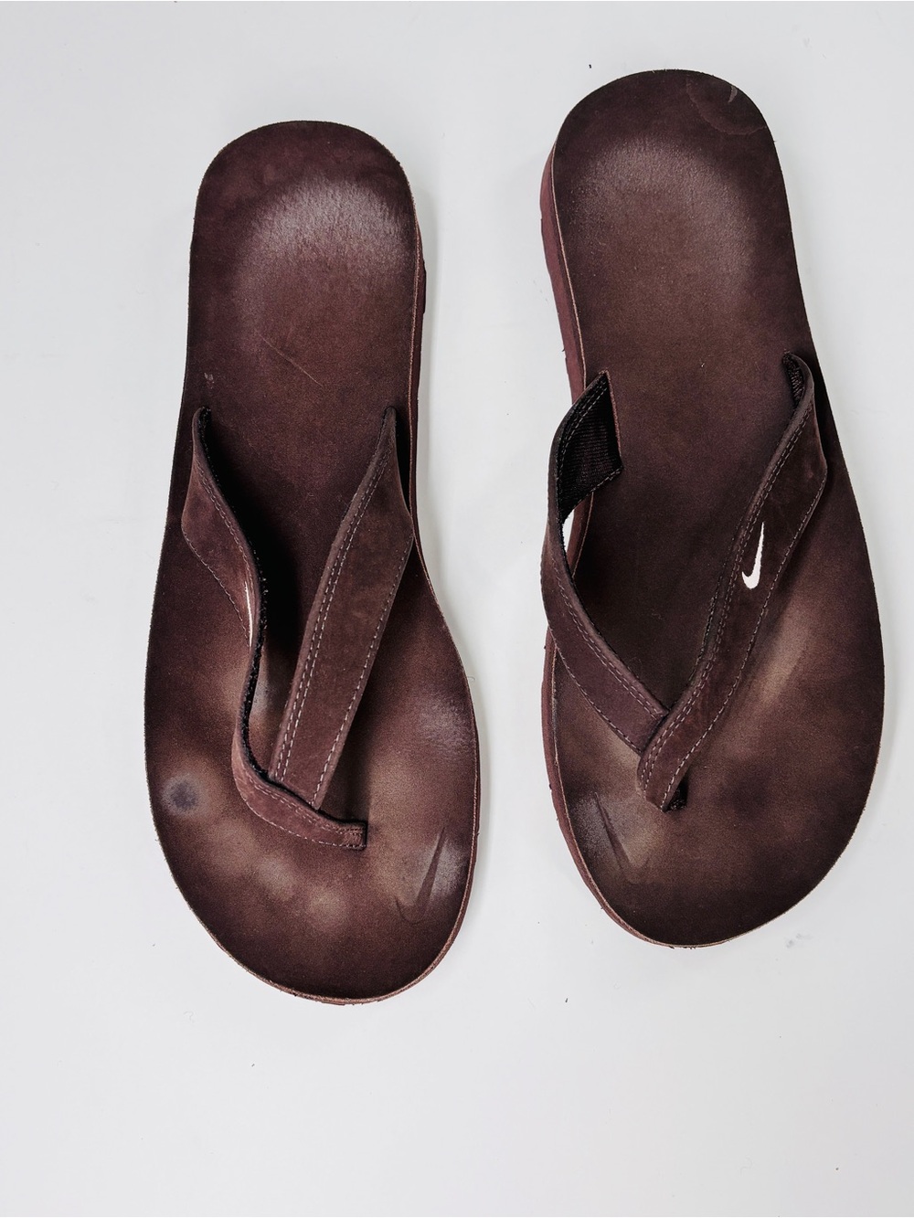 Nike Women’s Brown Leather Flip Flops Comfort Thong Sandals Casual Summer Shoes - Picture 2 of 4
